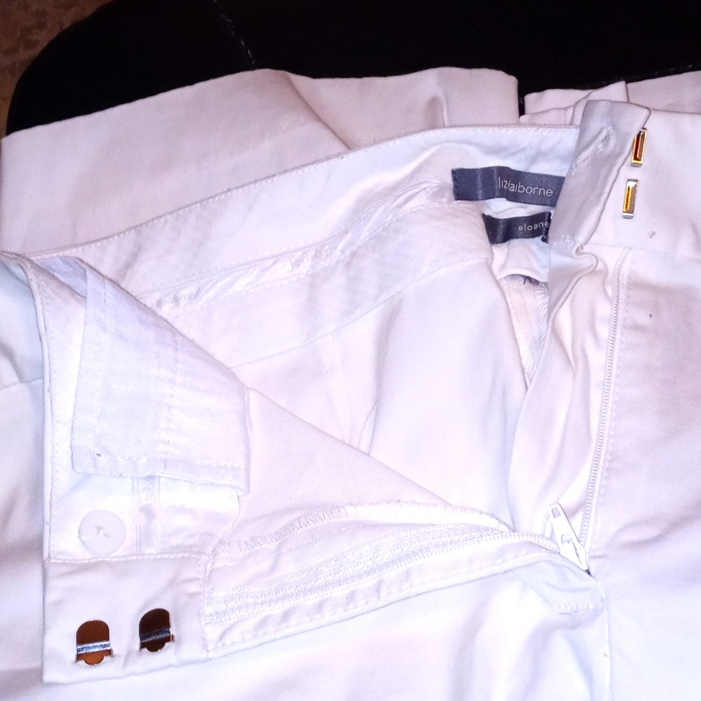 "LIZ CLAIBORNE" PURE white w/ 2 short pockets (sloane) bermuda shorts Size: 8-10 - Picture 3 of 4